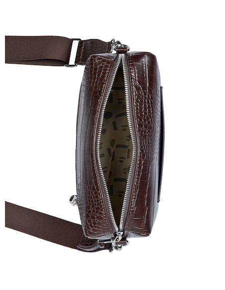 Bandolera de mujer en color café, estilo casual, material PU graneado, ideal para uso diario.