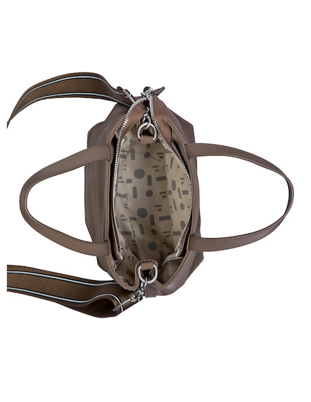 Accesorio de nylon taupe para mujer, elegante y práctico, con cierre metálico y bolsillos seguros.
