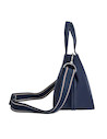 Bolso casual azul con acabado brillante, combina funcionalidad y estilo para el día a día.