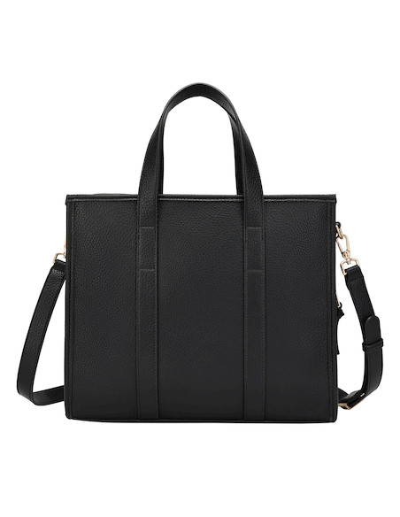 Detalle del cierre metálico del bolso Pollini negro, resaltando su estilo contemporáneo y elegante.