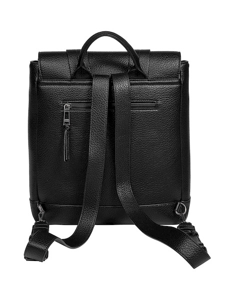 Diseño contemporáneo de mochila negra, complemento ideal para mujeres vanguardistas en movimiento.