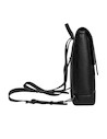 Tirantes ajustables en mochila negra de mujer, perfecta para un look contemporáneo y funcional.