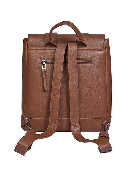 Mochila Pollini en color café, perfecta para mujeres modernas y funcionales.