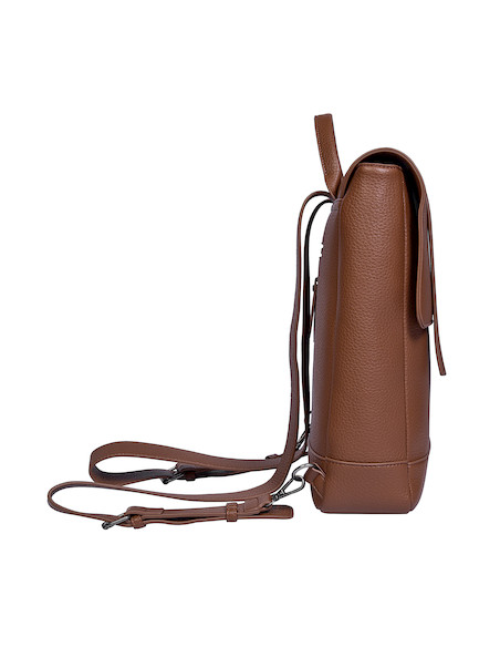 Tirantes ajustables de mochila café para mujer, ideal para uso diario.