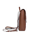 Tirantes ajustables de mochila café para mujer, ideal para uso diario.