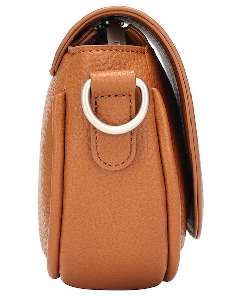 Vista lateral del bolso Pollini en color camel, mostrando su textura graneada y diseño moderno.