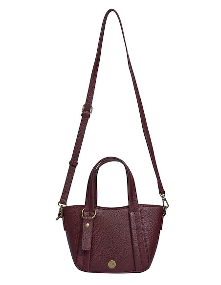 Medidas del bolso de mano burdeos, perfecto para la mujer actual en cualquier ocasión.