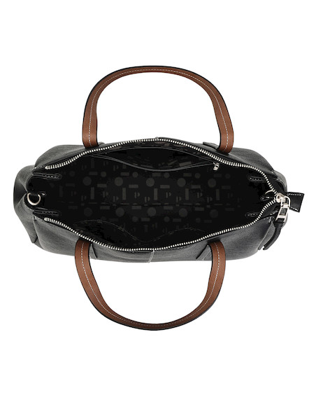 Elegante tote bag negro de mujer con textura suave, ideal para uso casual y diario.