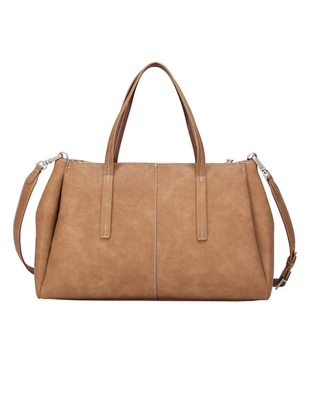 Diseño elegante de bolso tote en camel, ideal para complementar looks informales y académicos.