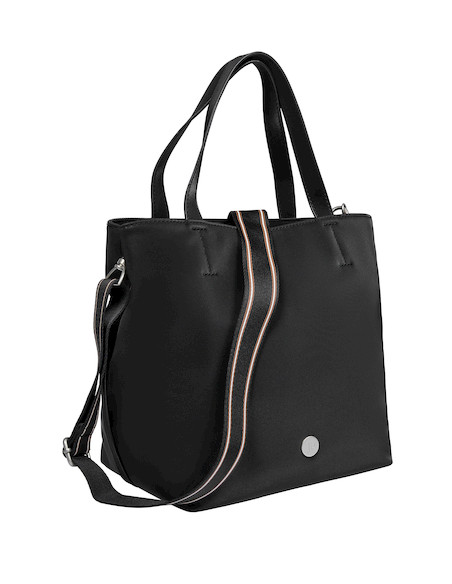 Bandolera negra de Pollini, elegante y funcional para un café con amigas.
