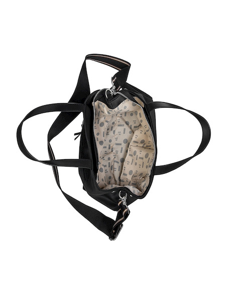 Bandolera casual negra con strap ajustable, combina elegancia y funcionalidad.