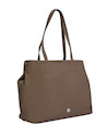 Bolso tote en color taupe, diseño casual y práctico, ideal para trabajo o estudio.