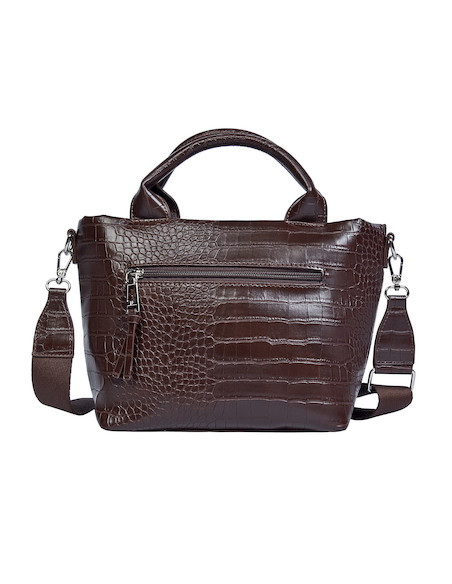 Cartera casual de mujer en color café, con correa ajustable para mayor comodidad y versatilidad.