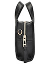 Bolso Pollini negro con diseño funcional, tres bolsillos, uno con cierre, perfecto para organizar esenciales.