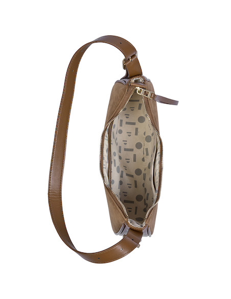 Cartera de mujer en tono camel, ideal para uso diario con correa ajustable.