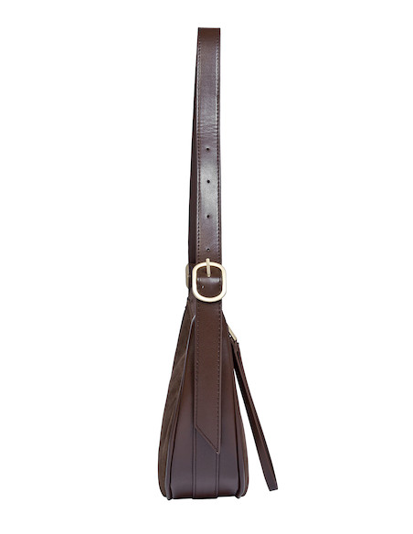 Cartera morada de mujer con dos bolsillos, uno con cierre, combina funcionalidad y moda.