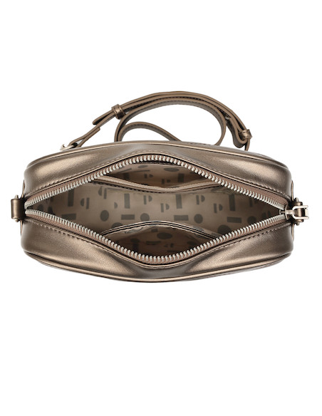 Bandolera de mujer en color acero con patrón zigzag brillante, ideal para un estilo casual y elegante.