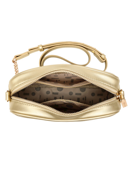 Bandolera dorada de mujer con textura chevron, ideal para un look casual y moderno.