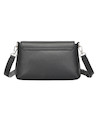 Vista lateral de bandolera negra, perfecta para la mujer moderna que busca versatilidad en su estilo.