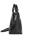 Bolso negro de mujer en PU con textura graneada, combina estilo y funcionalidad.