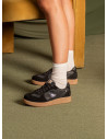 Zapatillas negras de cuero para mujer, estilo casual, ideales para uso diario y salidas nocturnas.