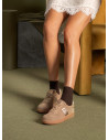 Zapatilla mujer taupe casual de cuero, ideal para actividades diarias y looks relajados.