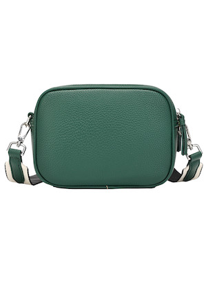 Detalles de la bandolera verde con cierre metálico y bolsillos internos, resaltando su practicidad.