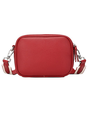 Textura atractiva del material PU graneado en la bandolera roja, resaltando su diseño moderno.
