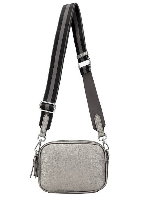 Bandolera gris metalizado iridiscente para mujer, estilo casual, con acabado satinado y diseño elegante.