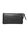 Billetera de mujer con diseño alargado en negro, ideal para complementar looks casuales.