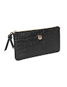 Billetera elegante rectangular negra con acabado brillante y sello metálico dorado.