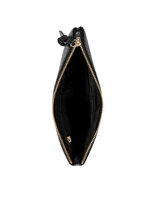 Billetera negra de mujer estilo casual con textura que imita piel de cocodrilo y grabados asimétricos.