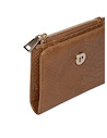 Billetera femenina en color camel con cierre de broche metálico, combinando seguridad y sofisticación.
