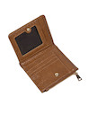 Billetera camel Pollini con textura granulada suave y acabado mate, ideal para un look casual femenino.