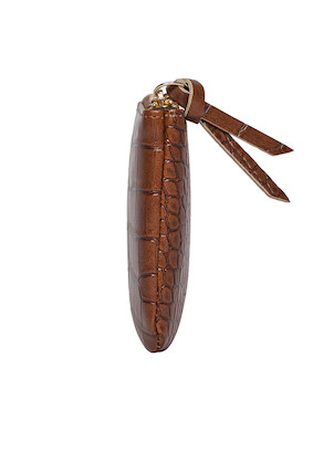 Billetera de mujer en color camel, estilo casual con hendiduras que realzan su tridimensionalidad.
