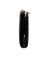 Billetera negra compacta de mujer, ideal para llevar hasta 4 tarjetas con estilo casual.