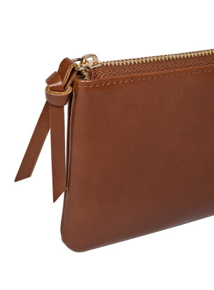 Billetera camel mujer con textura suave y acabado mate para un toque sofisticado