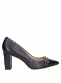Versátil zapato azul de cuero para mujer, perfecto para resaltar personalidad.