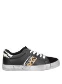 diseño juvenil de zapatilla negra urbana Pollini para mujer, combinando sintético y cuero.